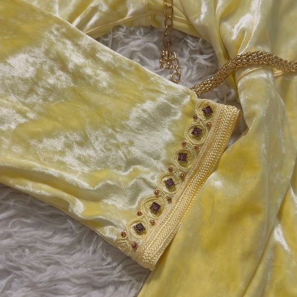 Elegant Moroccan Yellow short Keftan Tunic with Gold Accents - Picture 5 of 7